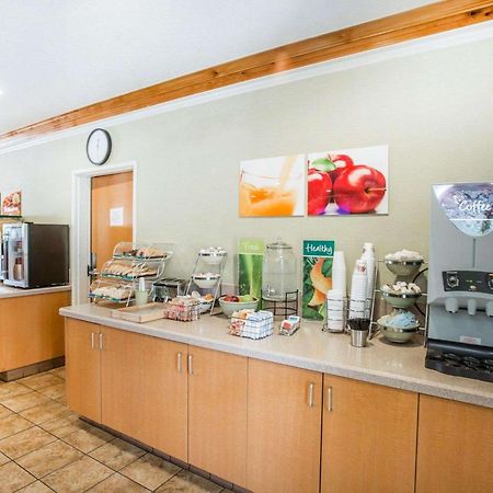 Quality Inn & Suites Denver International Airport Exterior foto