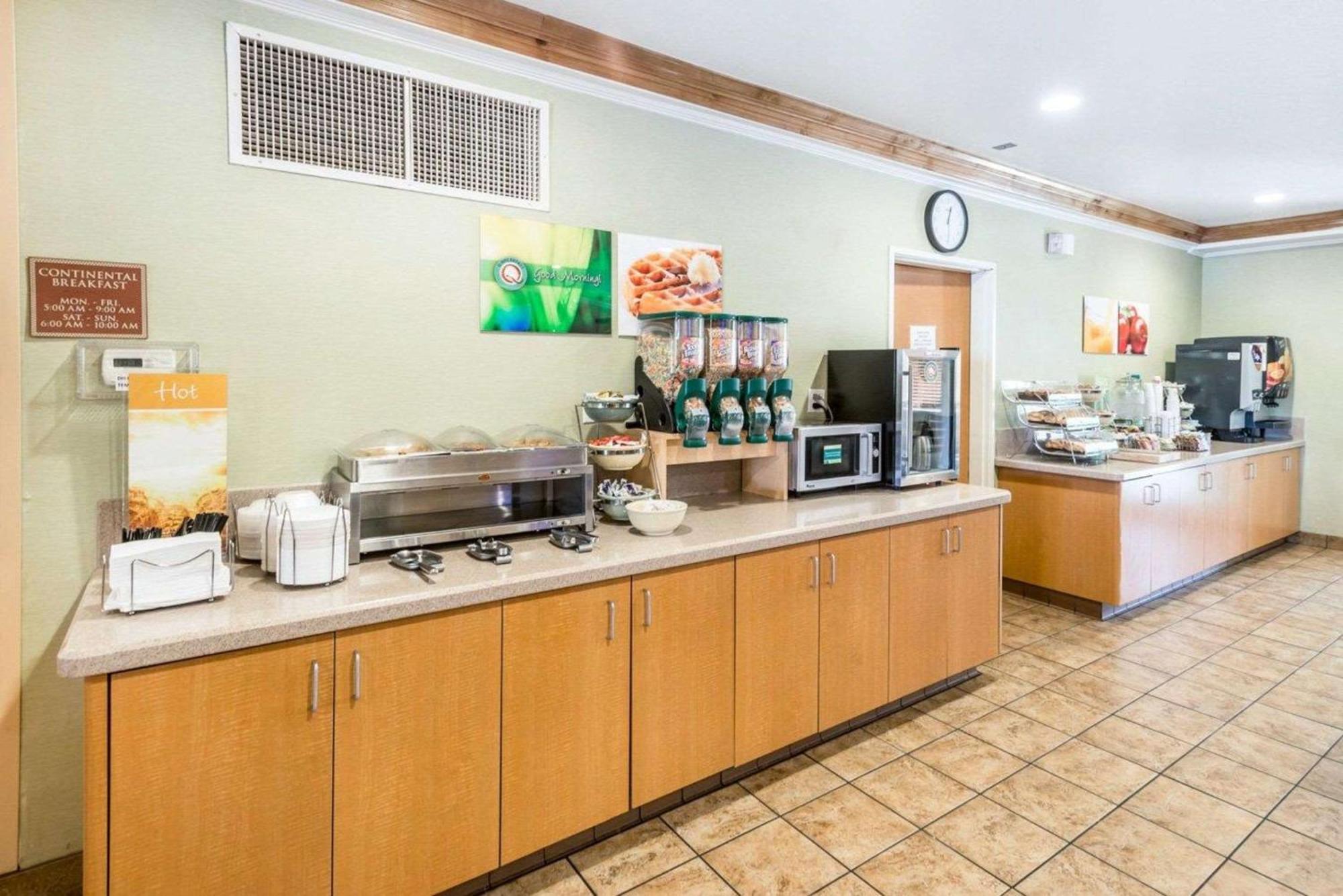 Quality Inn & Suites Denver International Airport Exterior foto